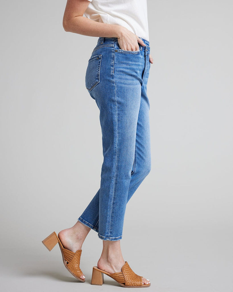 Woman in blue boyfriend cut crop jeans