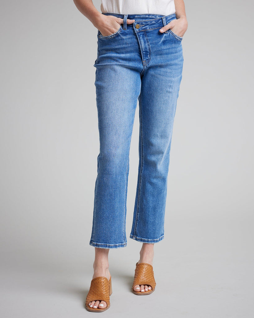 Woman in blue boyfriend cut crop jeans