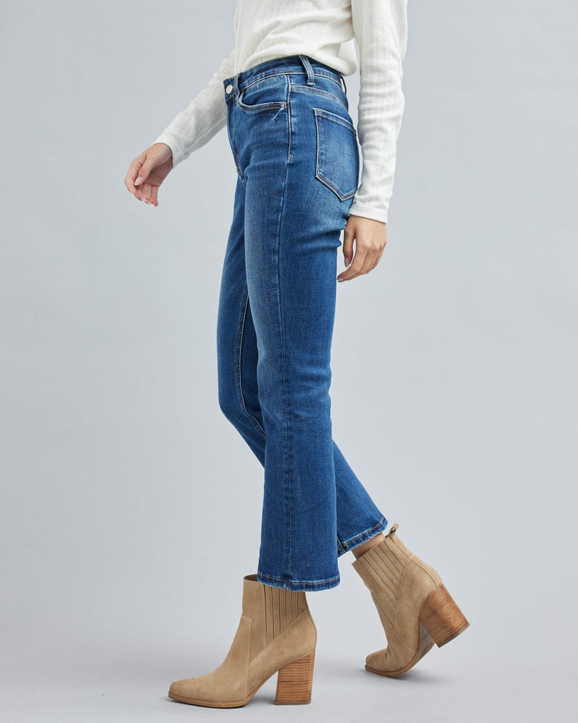 Woman in blue jean, ankle length denim pants.