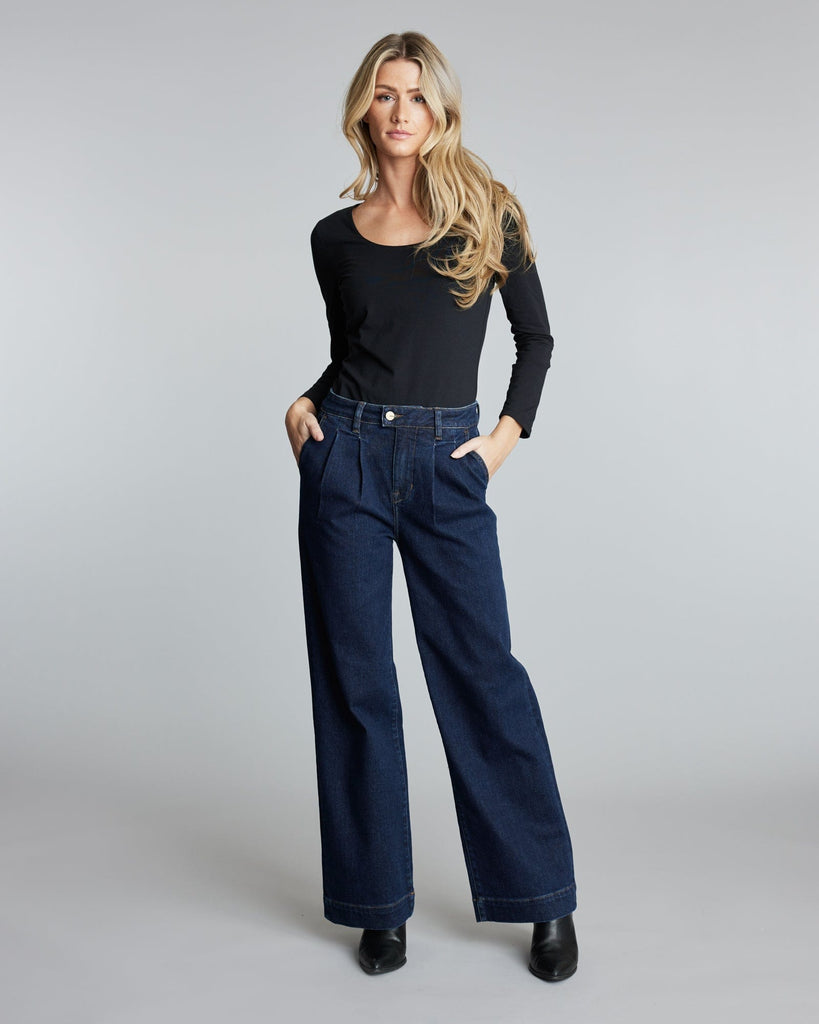 Woman in pleated trouser jeans.