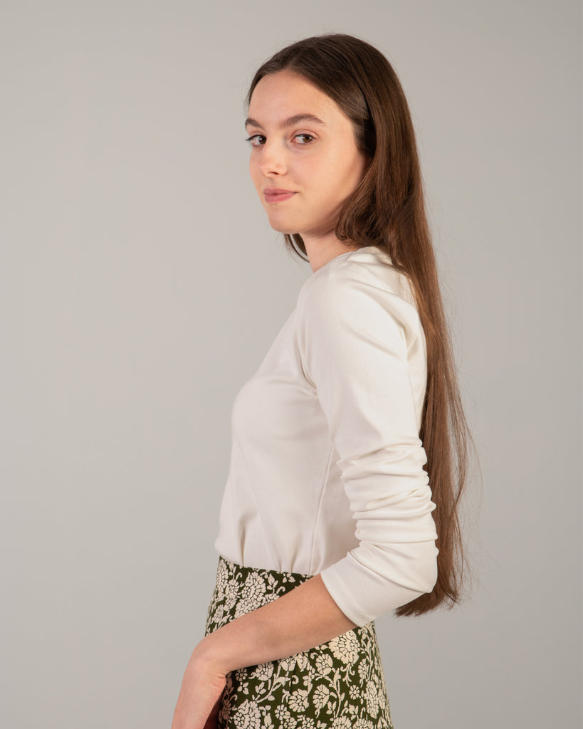 Woman in a white long sleeve v-neck tee