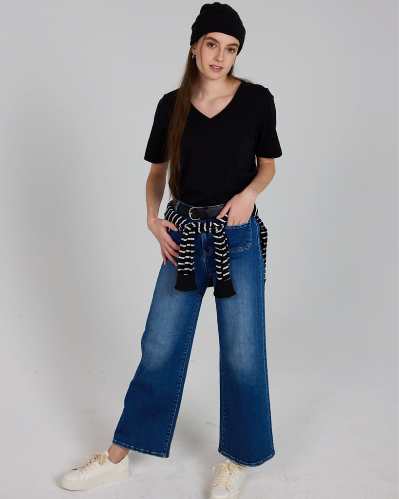 Model wearing a black relaxed fit, short sleeve, v-neck basic tee.