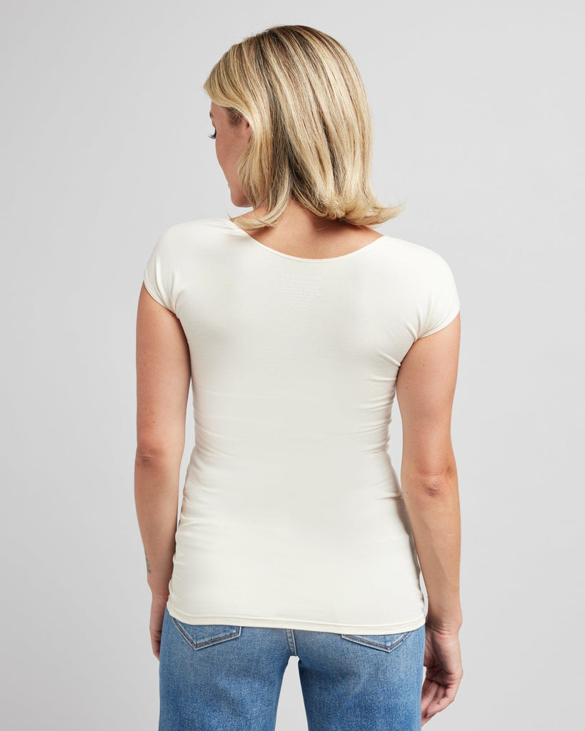 Woman in a short sleeve, fitted, basic tee