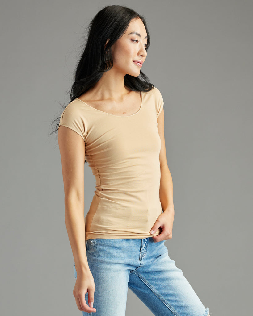 Woman in a short sleeve, fitted, basic tee